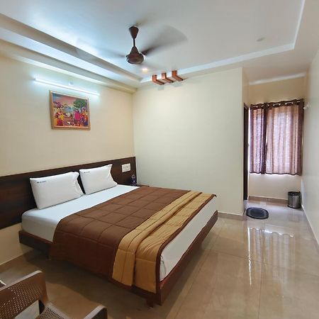 Hotel Dkr Grand Tirupati Kültér fotó