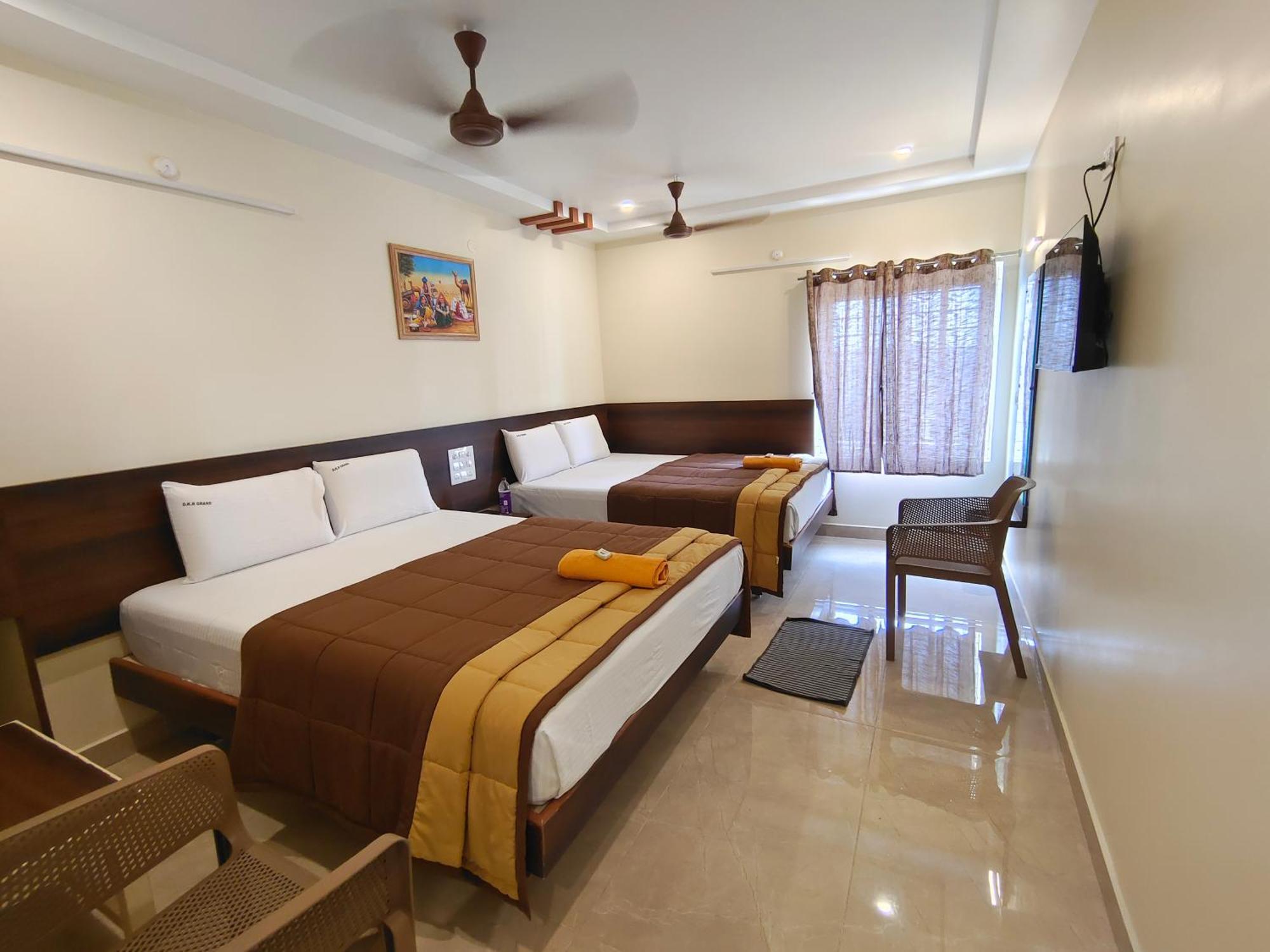 Hotel Dkr Grand Tirupati Kültér fotó