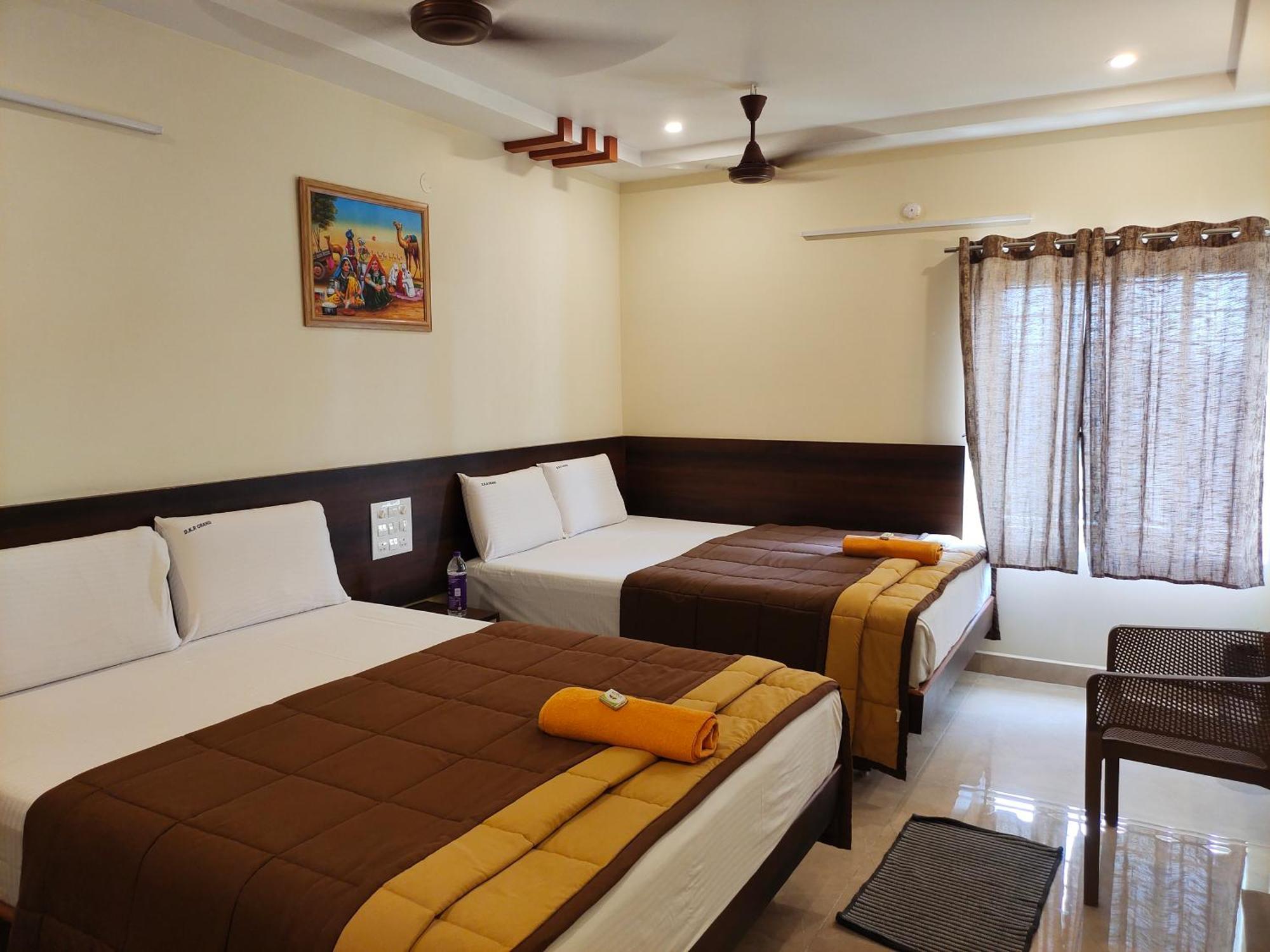 Hotel Dkr Grand Tirupati Kültér fotó