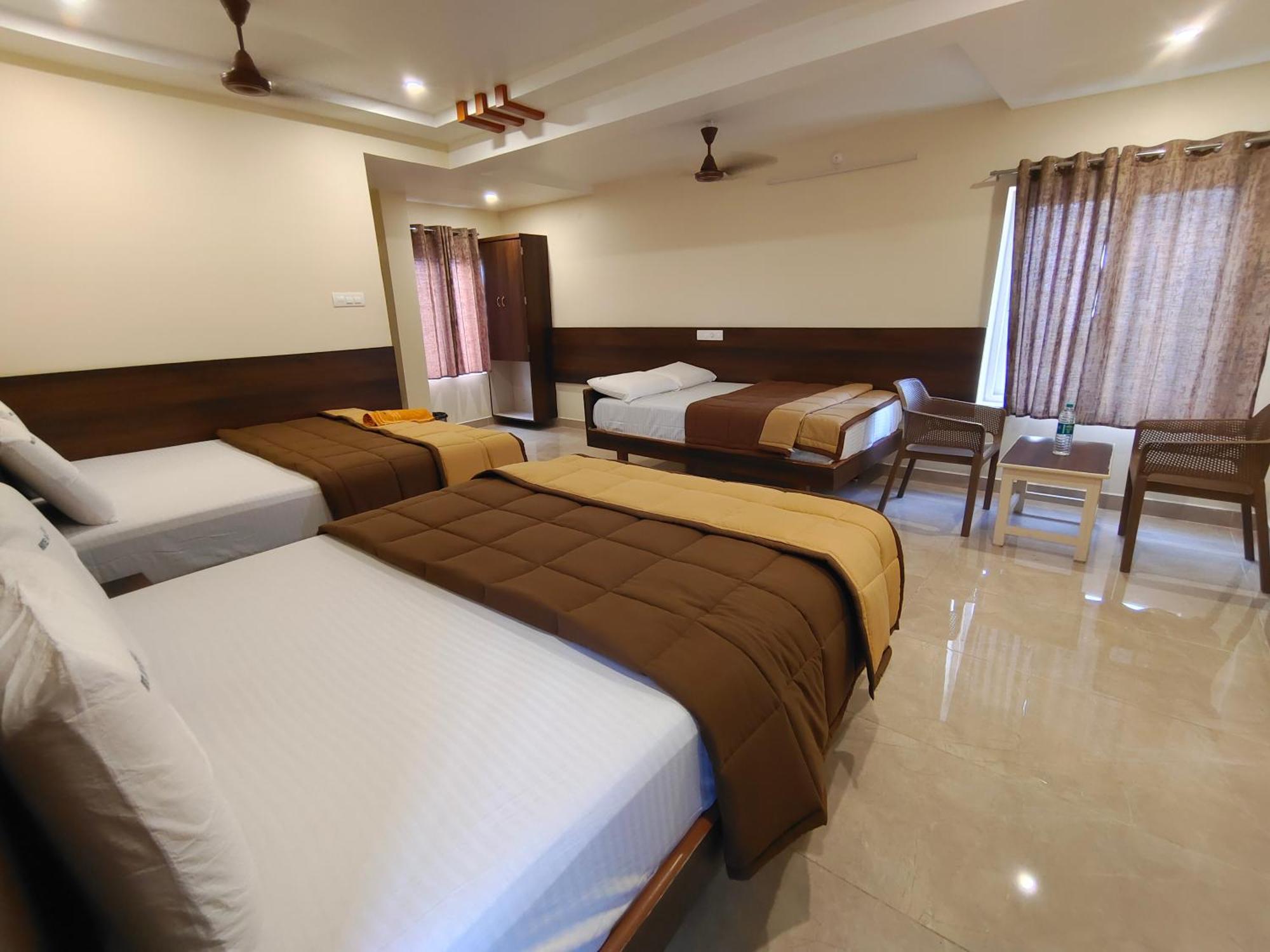 Hotel Dkr Grand Tirupati Kültér fotó