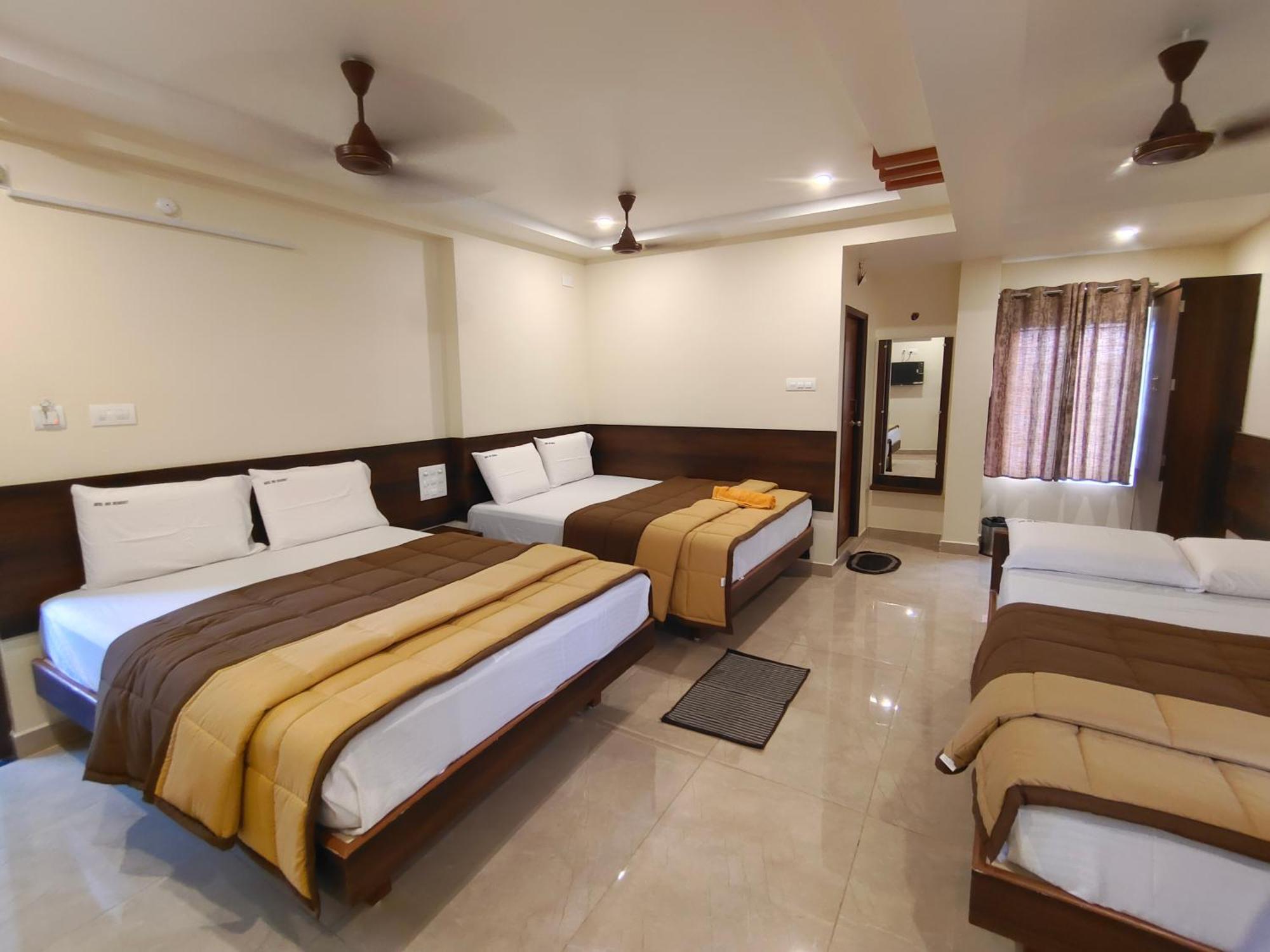 Hotel Dkr Grand Tirupati Kültér fotó