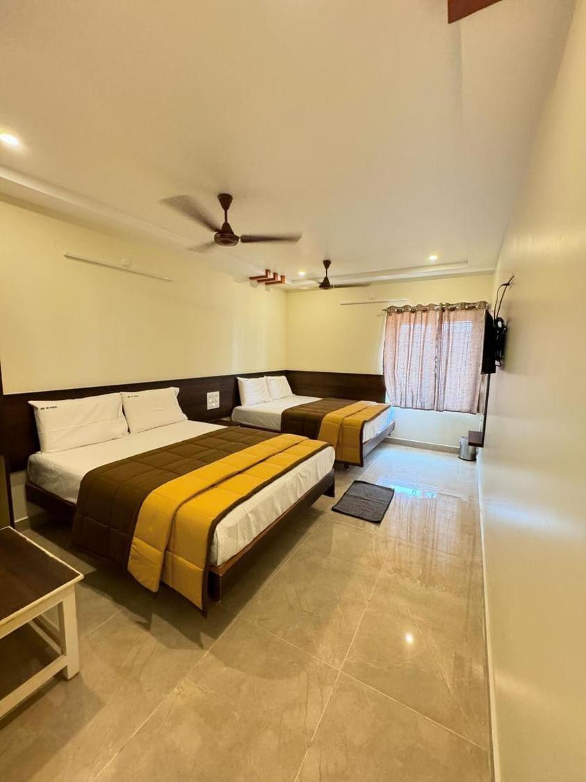 Hotel Dkr Grand Tirupati Kültér fotó