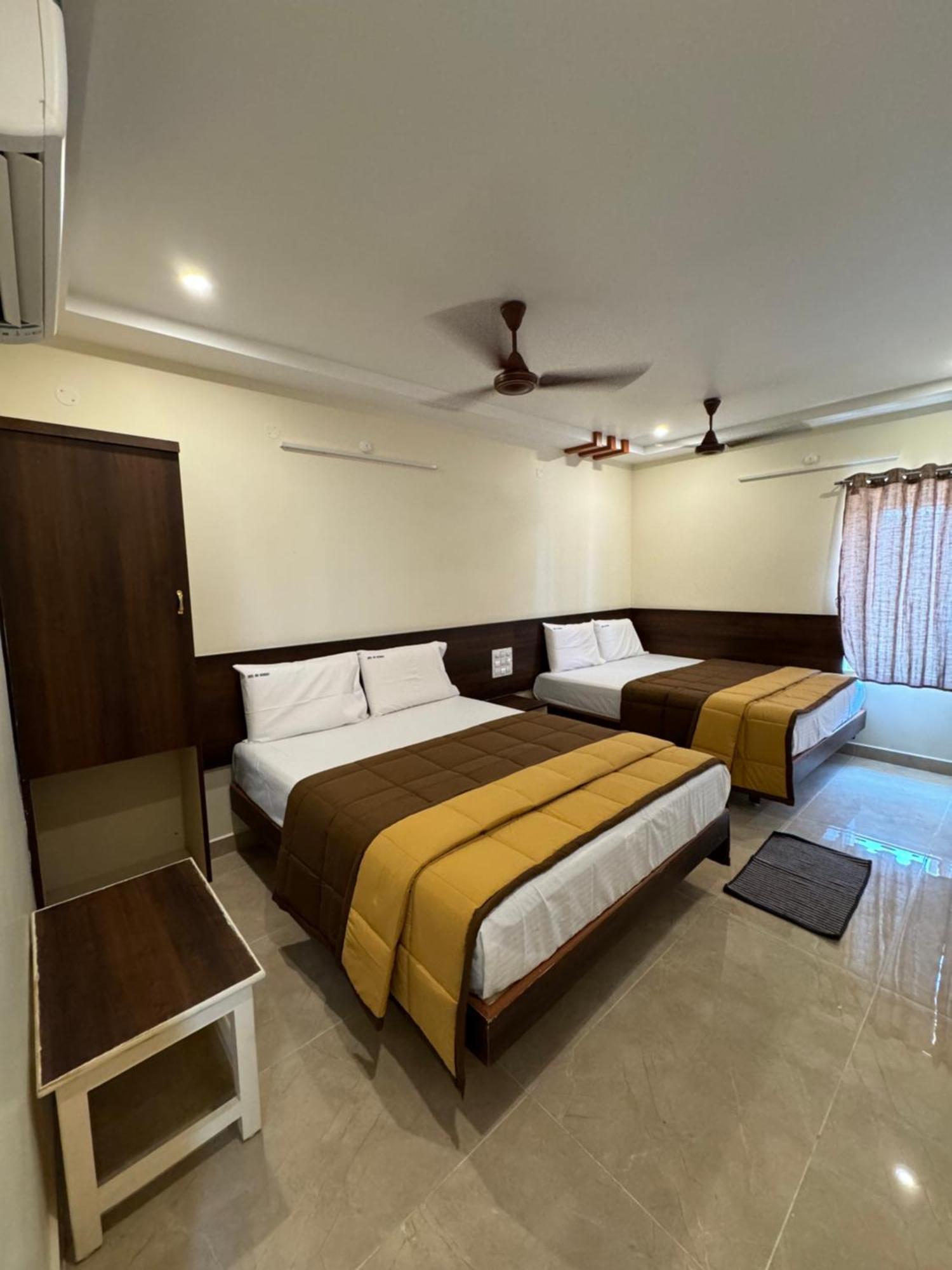 Hotel Dkr Grand Tirupati Kültér fotó