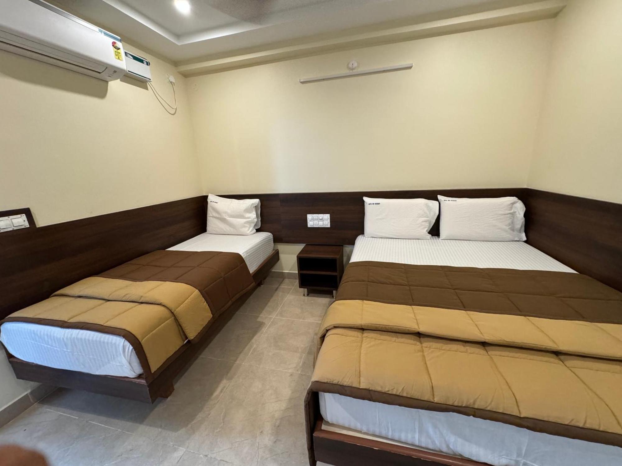 Hotel Dkr Grand Tirupati Kültér fotó